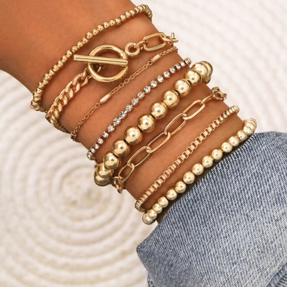 *NEW*Cute 8 pieces Set rhinestone bracelets❤️❤️❤️